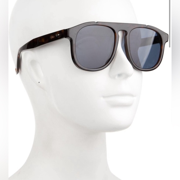 FENDI Wayfarer Sunglasses - Picture 4 of 4